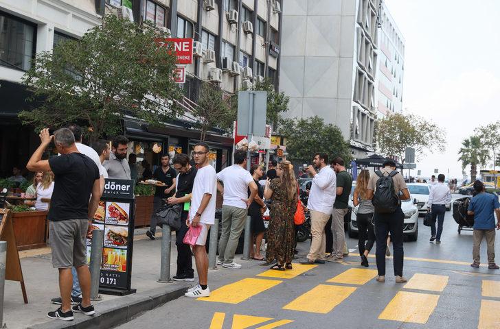 SON DAKİKA: İzmir ve Aydın beşik gibi sallanıyor! Ege Denizi'ndeki depremin ardından vatandaşlar kendini sokağa attı 'Çok fena sallandı' G1