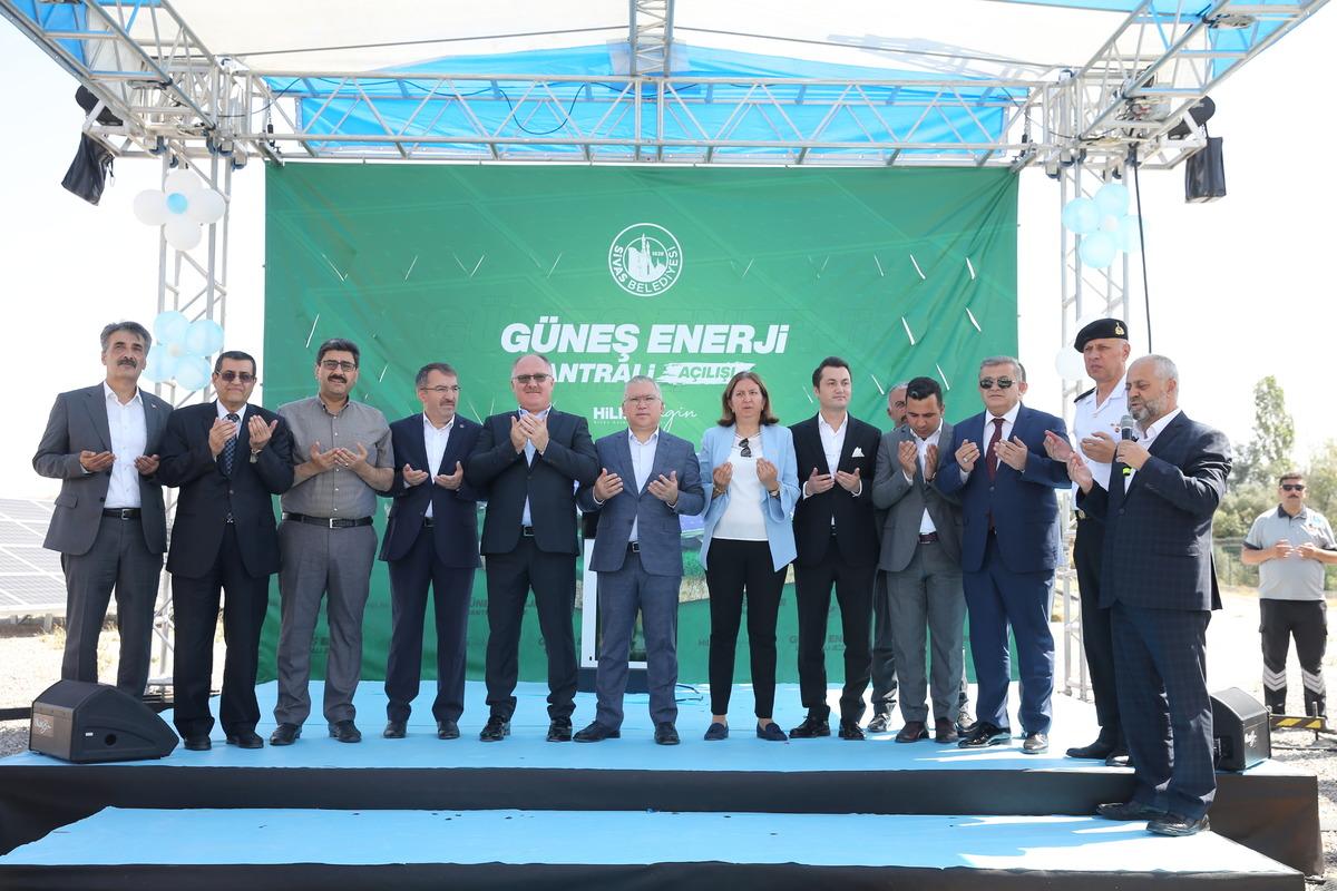Sivas Belediyesi g&uuml;neş enerjisi santralinin ilk etabının a&ccedil;ılışı yapıldı