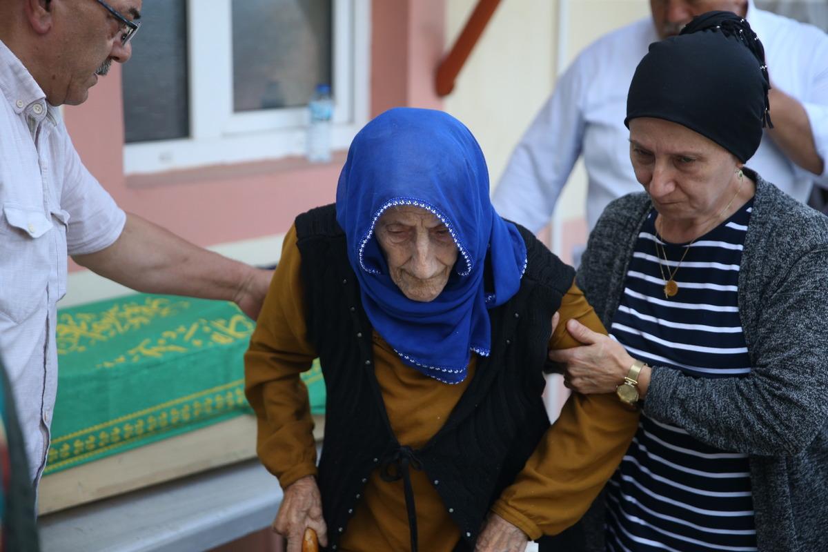Ordulu &uuml;&ccedil;&uuml;z ninelerden Emriye Sarı, son yolculuğuna uğurlandı