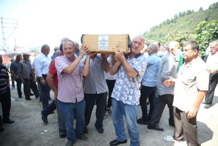 Ordulu üçüz ninelerden Emriye Sarı, son yolculuğuna uğurlandı G4