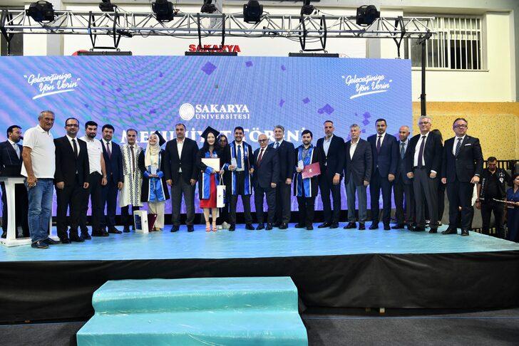 TOGG Üst Yöneticisi Karakaş, SAÜ mezuniyet töreninde konuştu: G4