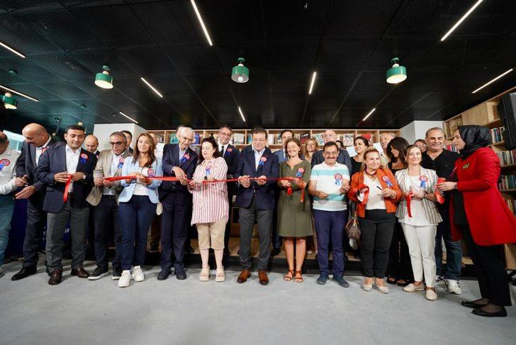 Taksim'de İBB'nin "Sevgi Soysal Kütüphanesi" törenle açıldı G3