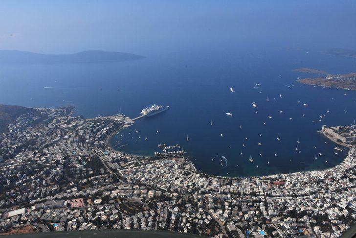 Bodrum'a 2 kruvaziyerle 832 turist geldi G1
