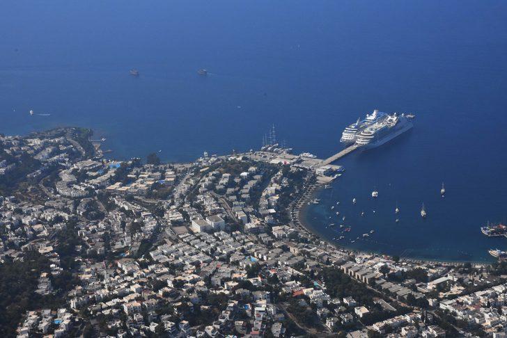 Bodrum'a 2 kruvaziyerle 832 turist geldi G2