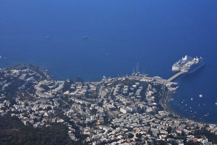 Bodrum'a 2 kruvaziyerle 832 turist geldi G4