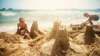 11 yaşındaki çocuk arkadaşlarıyla yaptığı kumdan kalenin altında kalarak hayatını kaybetti! “Hiçbir şeyden şüphelenmedik”