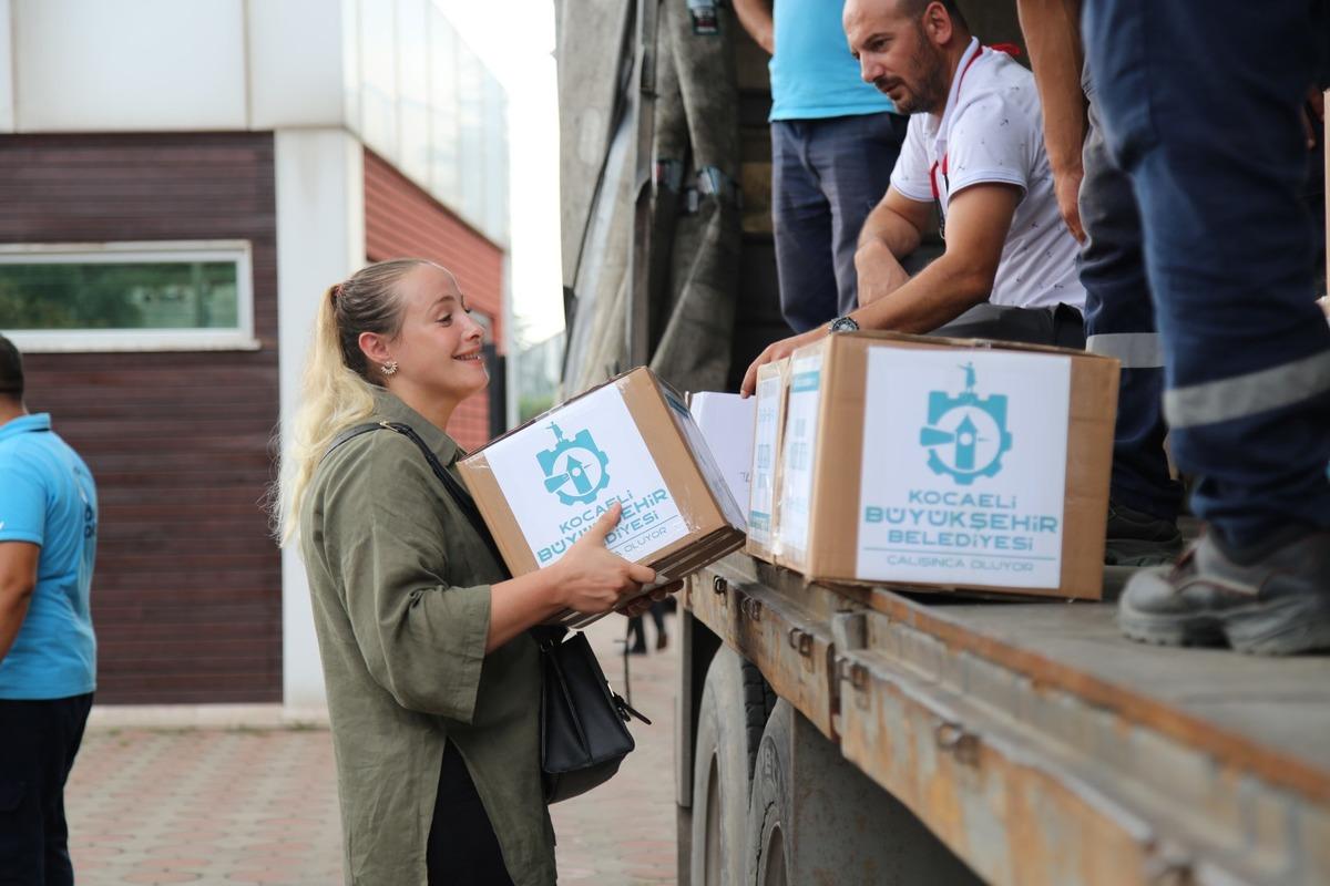 Kocaeli'de 285 balık&ccedil;ıya tekne bakım malzemesi desteği verildi