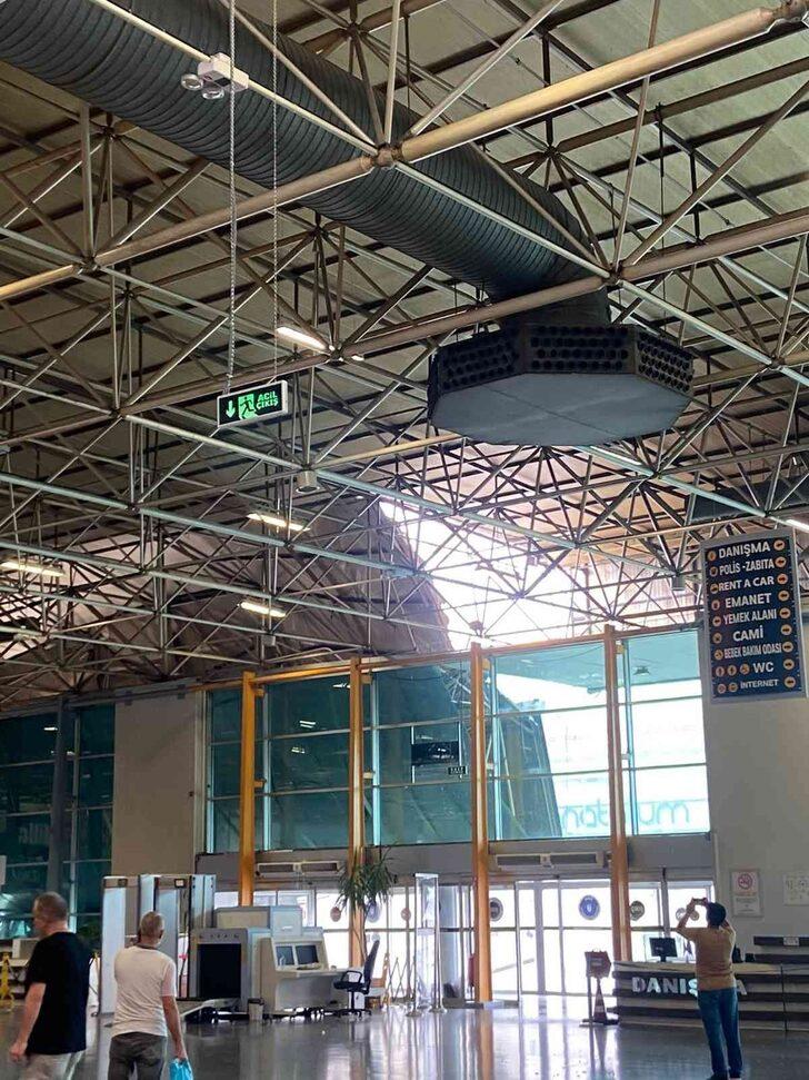 Yolcuların korku dolu anları: Uyarıların ardından çok kuvvetli geldi! Otobüs terminaline yıldırım düştü, çatı çöktü, Bursa'da karayla deniz birleşti G1