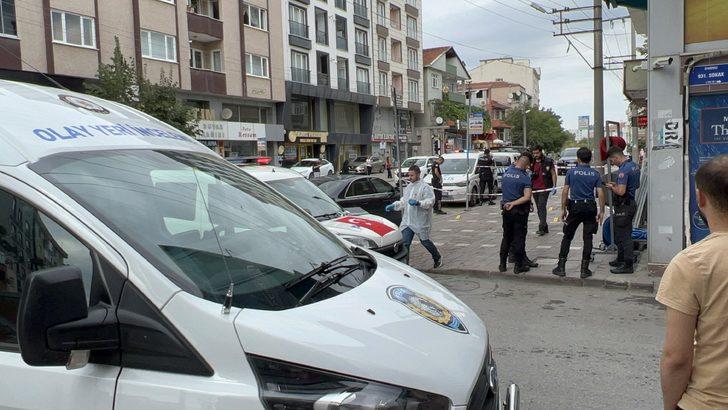 Kocaeli'de aracının başında silahlı saldırıya uğrayan kişi yaralandı G4