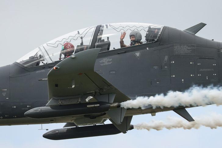 Selçuk Bayraktar'ın ikinci pilot koltuğunda olduğu Hürkuş, Akıncı ile kol uçuşu yaptı G1