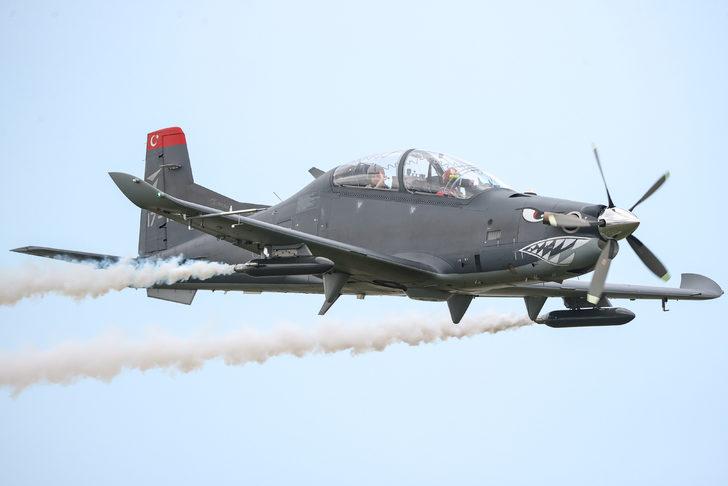 Selçuk Bayraktar'ın ikinci pilot koltuğunda olduğu Hürkuş, Akıncı ile kol uçuşu yaptı G3