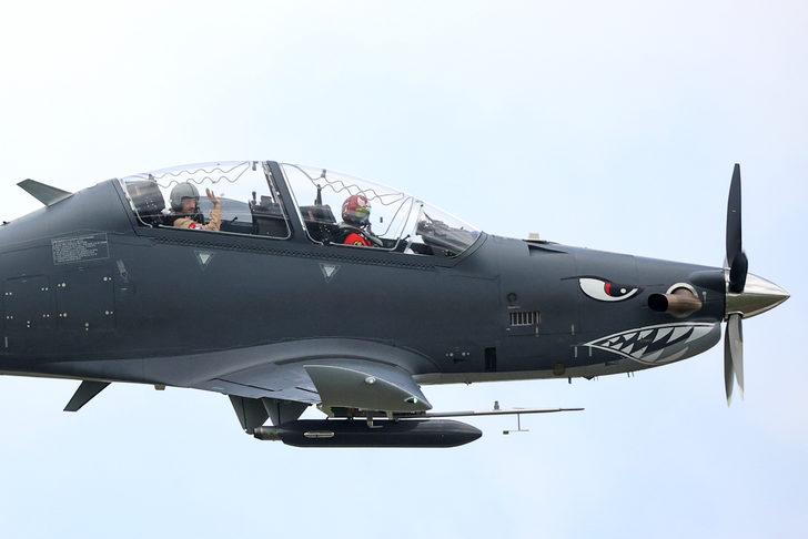 Selçuk Bayraktar'ın ikinci pilot koltuğunda olduğu Hürkuş, Akıncı ile kol uçuşu yaptı G4