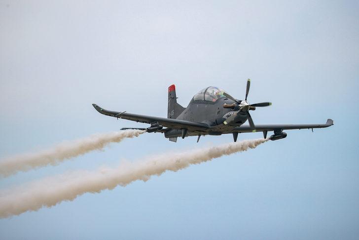 Selçuk Bayraktar'ın ikinci pilot koltuğunda olduğu Hürkuş, Akıncı ile kol uçuşu yaptı G5