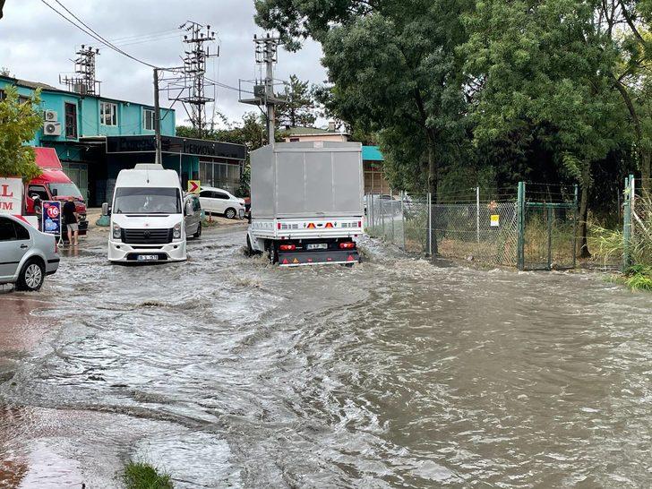 GÜNCELLEME - Bursa'da sağanak nedeniyle su baskınları meydana geldi G2