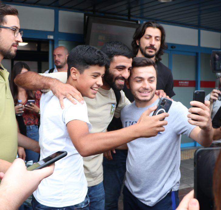 Trabzonspor'un transfer görüşmesi yaptığı Umut Bozok, Trabzon'a geldi G2