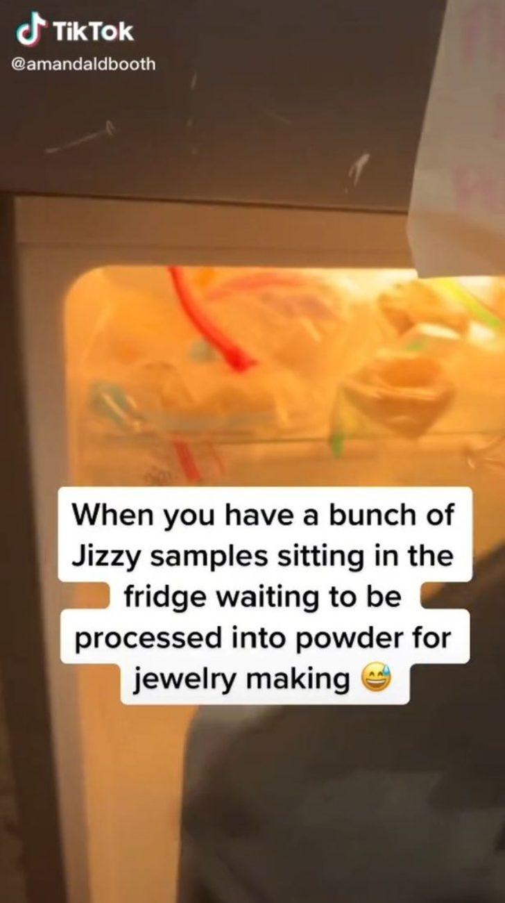 TikTok’ta adım hızla popüler oldu! Gönderilen spermlerden aksesuar yaparak servet kazanıyor G2