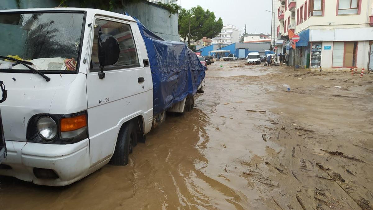 G&Uuml;NCELLEME 3 - Sağanaktan etkilenen Mudanya'da hasar tespit &ccedil;alışmaları başlatıldı