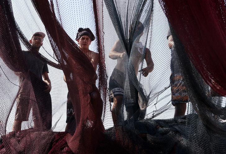 İzmir'de halat çözen balıkçılar av için mavi sulara açıldı G1