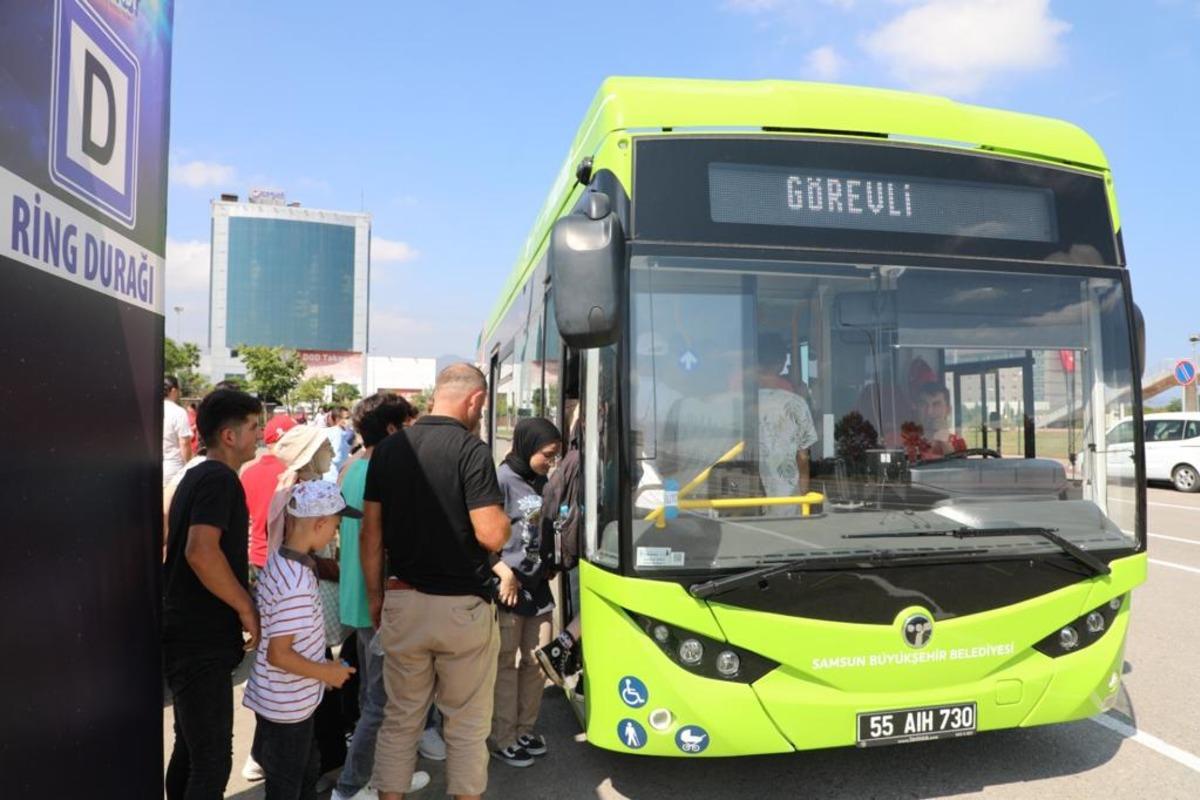 Yerli elektrikli otob&uuml;sler, TEKNOFEST'in ilk g&uuml;n&uuml;nde 9 bin 500 yolcu taşıdı