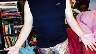 Dünyanın en büyük penisine sahip olduğu iddia eden adam cinsel ilişki sırasında yaşadığı zorlukları anlattı