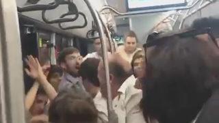 Konserden dönüyorlardı! Halk otobüsünde tekme tokat kavga