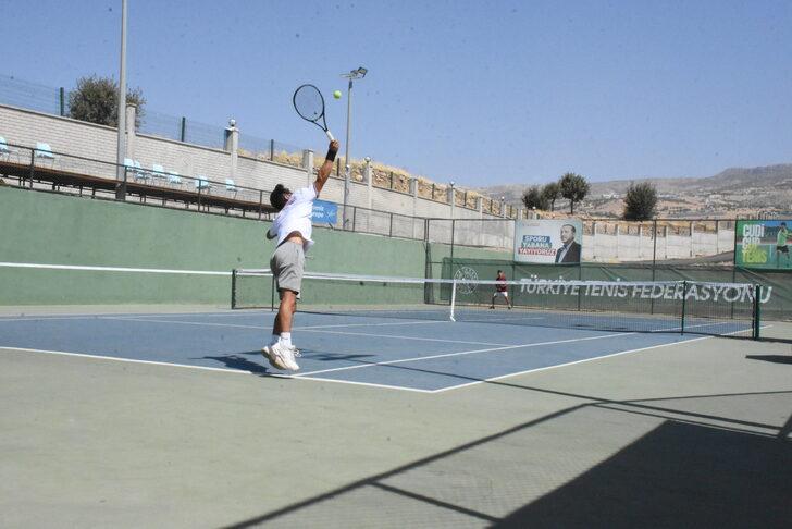 Şırnak'ta Tenis Doğu ve Güneydoğu Anadolu Takım Şampiyonası sona erdi G4