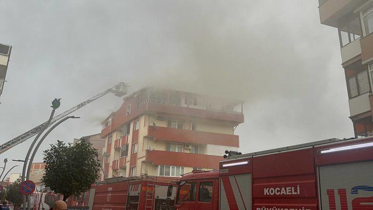 Kocaeli'de yıldırım isabet eden apartmanda çıkan yangın söndürüldü G1