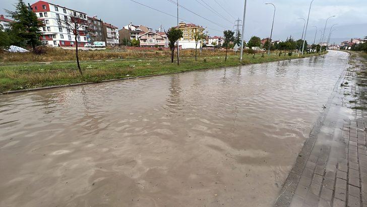 Kütahya'da dolu ve sağanak hayatı olumsuz etkiledi G3