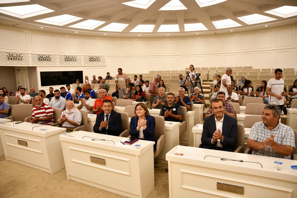 Gaziantep B&uuml;y&uuml;kşehir Belediyesinden amat&ouml;r spor kul&uuml;plerine maddi destek