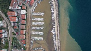 Bursa'da şiddetli yağışın ardından denizin rengi değişti