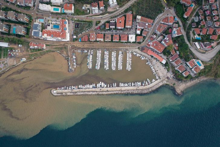 Bursa'da şiddetli yağışın ardından denizin rengi değişti G2