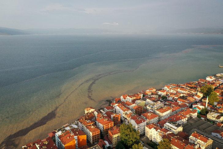 Bursa'da şiddetli yağışın ardından denizin rengi değişti G3