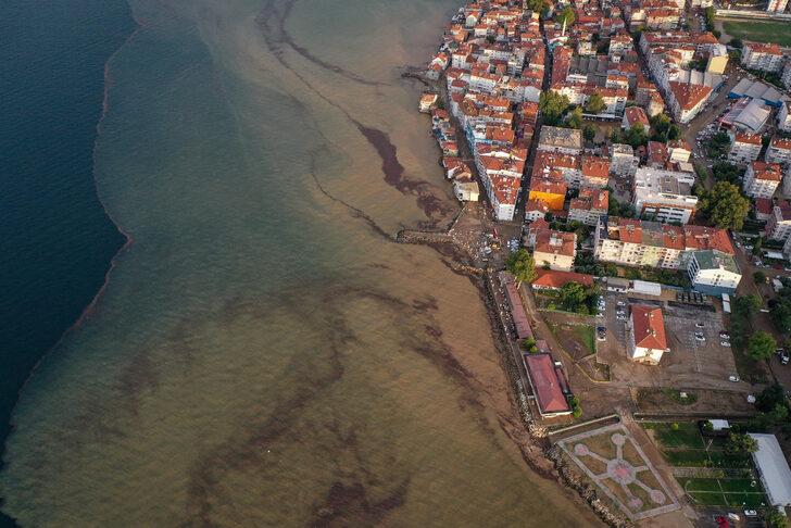 Bursa'da şiddetli yağışın ardından denizin rengi değişti G5