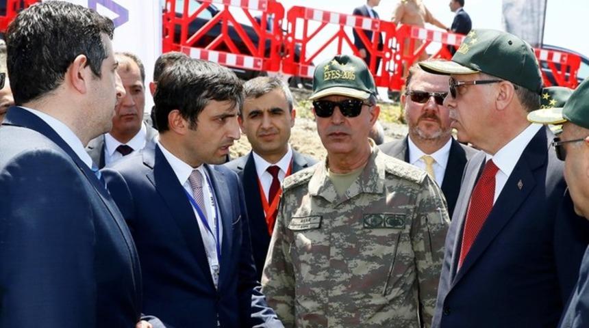 Damat Selçuk Bayraktar insansız hava aracını tanıttı