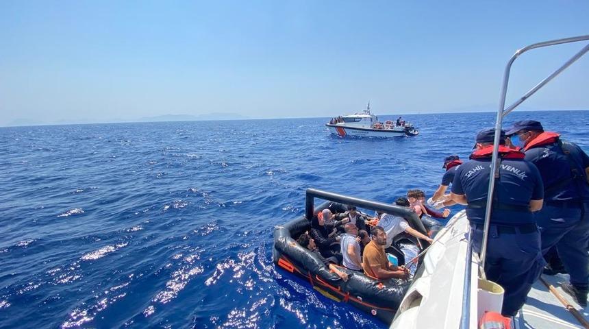 Muğla açıklarında 55 düzensiz göçmen kurtarıldı
