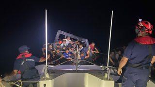 İzmir'de geri itilen 115 düzensiz göçmen kurtarıldı, 35 göçmen yakalandı