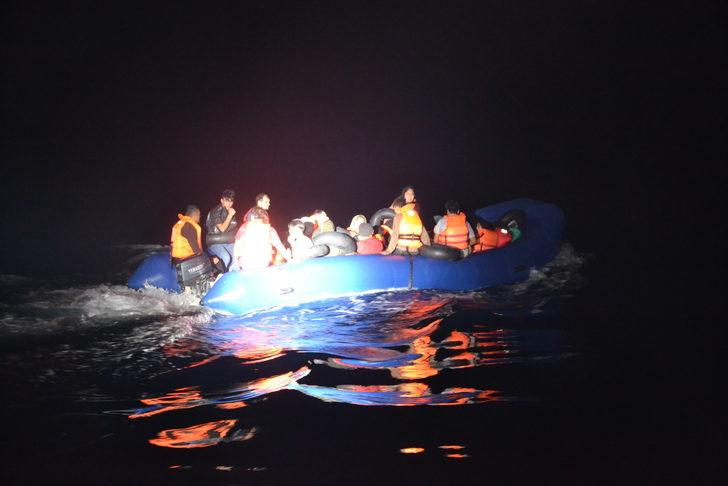 İzmir'de geri itilen 115 düzensiz göçmen kurtarıldı, 35 göçmen yakalandı G2