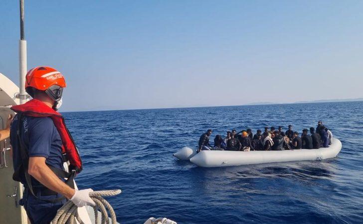 İzmir'de geri itilen 115 düzensiz göçmen kurtarıldı, 35 göçmen yakalandı G3