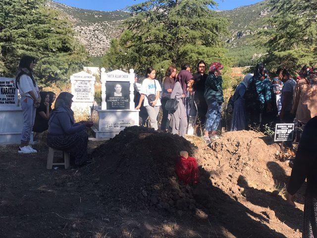 Antalya'da kazada ölen hukuk öğrencisi memleketi Burdur'da defnedildi