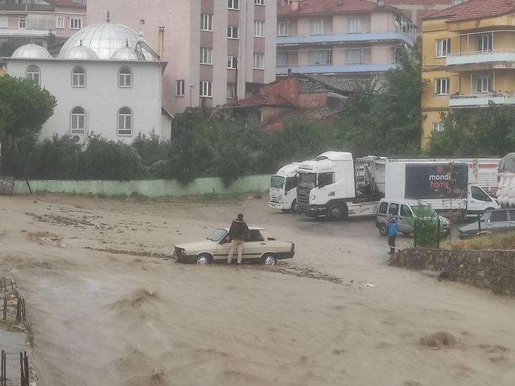 Manisa'da sağanak hayatı olumsuz etkiledi G3