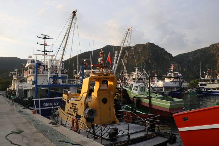 Yalova'da yeni av sezonuna girmeye hazırlanan balıkçılar törenle uğurlandı G2