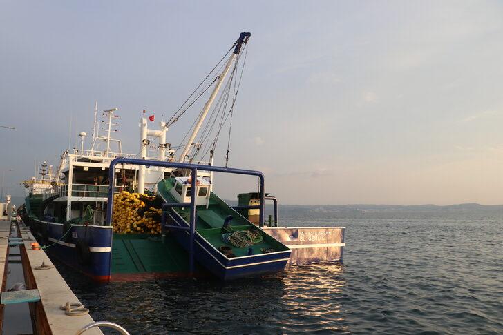 Yalova'da yeni av sezonuna girmeye hazırlanan balıkçılar törenle uğurlandı G3