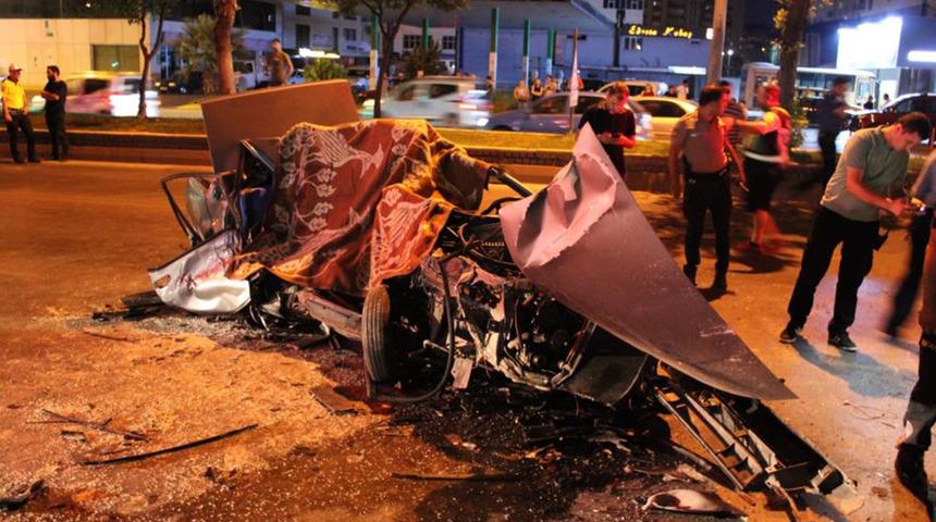 Aydın'da korkunç kaza! Otomobil, halk otobüsüyle çarpıştı... Ölü ve yaralılar var...