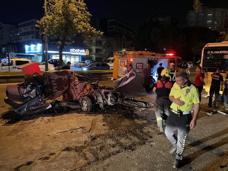 Aydın'da otomobil halk otobüsüne çarptı, 1 kişi öldü, 3 kişi yaralandı G1