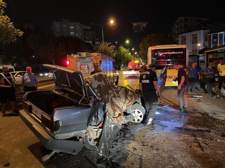 Aydın'da otomobil halk otobüsüne çarptı, 1 kişi öldü, 3 kişi yaralandı G3