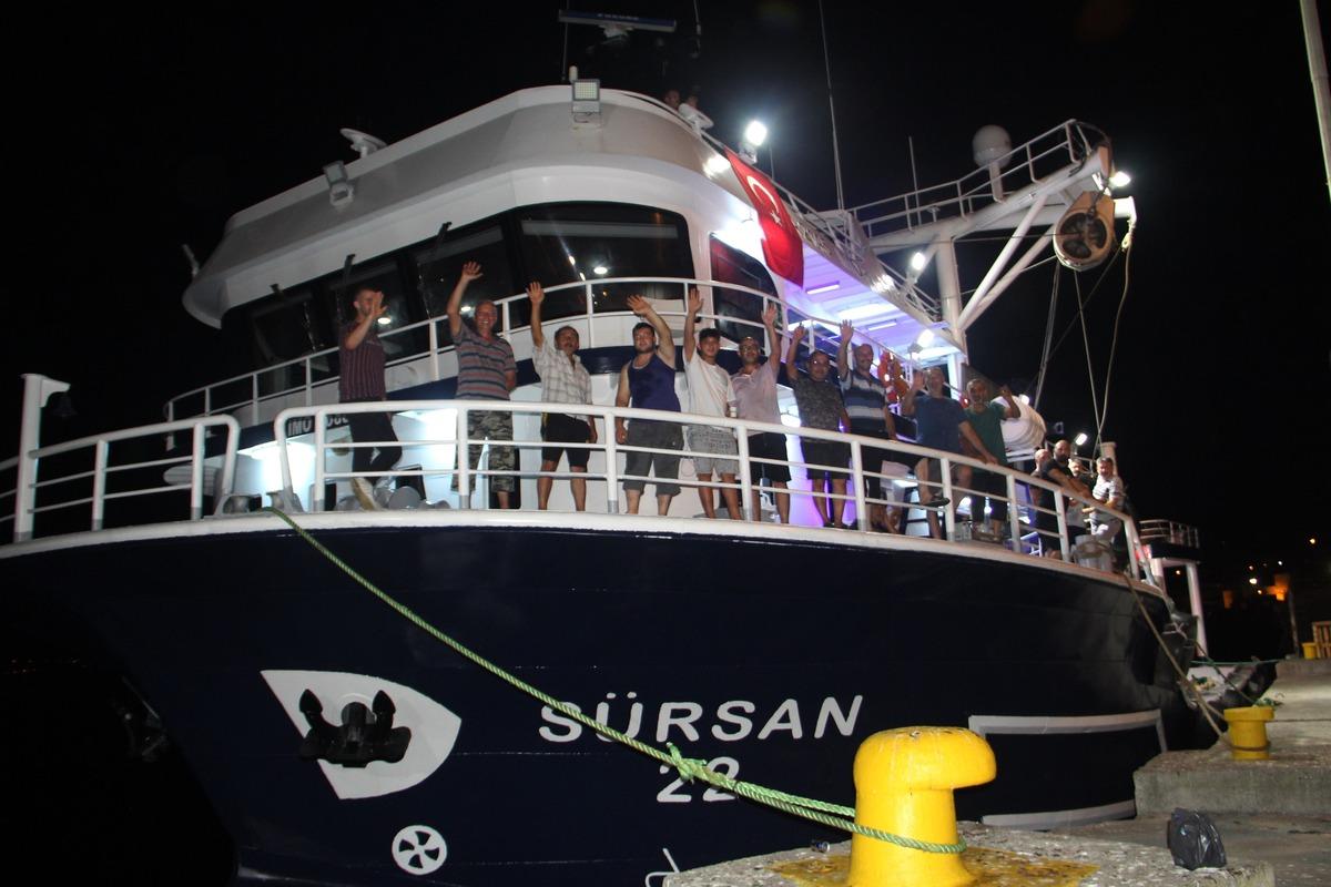 Sinoplu balık&ccedil;ılar dualarla denize uğurlandı