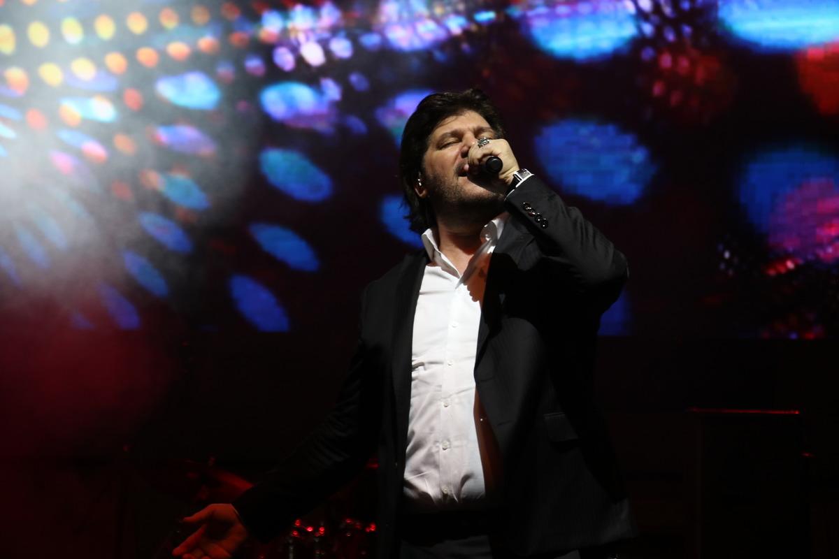 Uşak'ın d&uuml;şman işgalinden kurtuluşunun 100. yılında Ahmet Şafak konser verdi