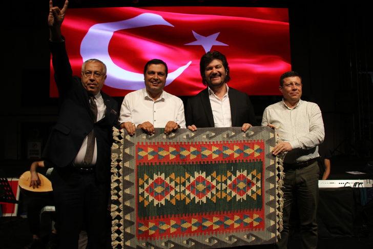 Uşak'ın düşman işgalinden kurtuluşunun 100. yılında Ahmet Şafak konser verdi G4