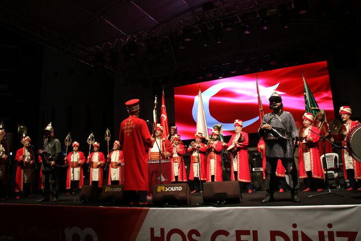 Uşak'ın düşman işgalinden kurtuluşunun 100. yılında Ahmet Şafak konser verdi G5