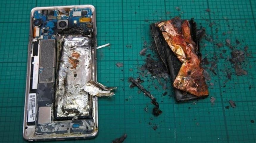 Samsung, gazetelere tam sayfa &ouml;z&uuml;r ilanı verdi!